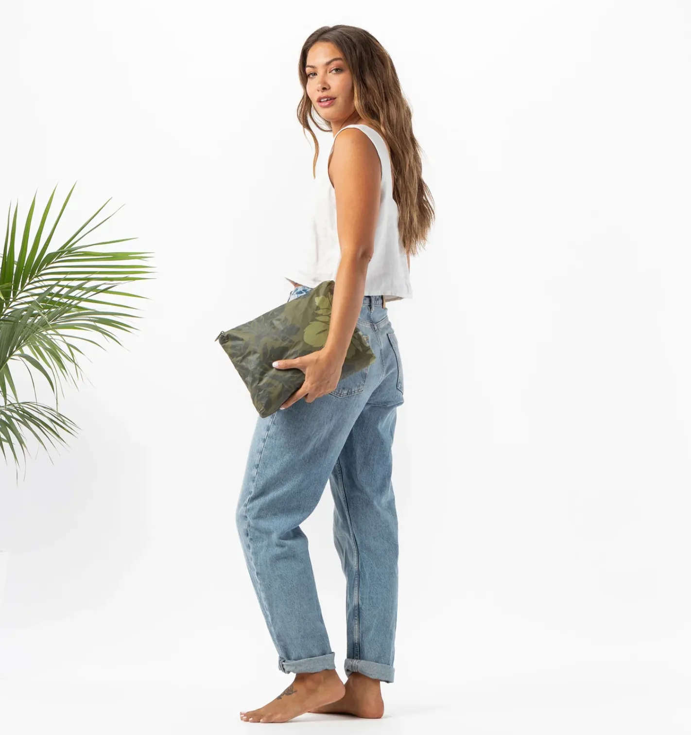 Awapuhi Mid Pouch / Mauka on Olive
